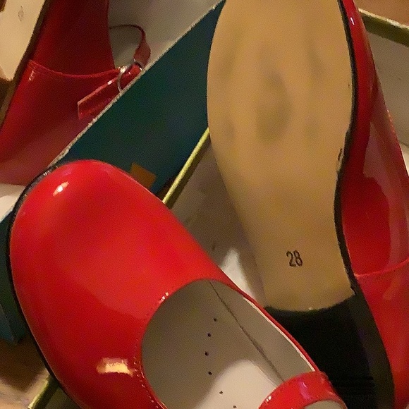 Faro Red patent leather Mary Jane NWT